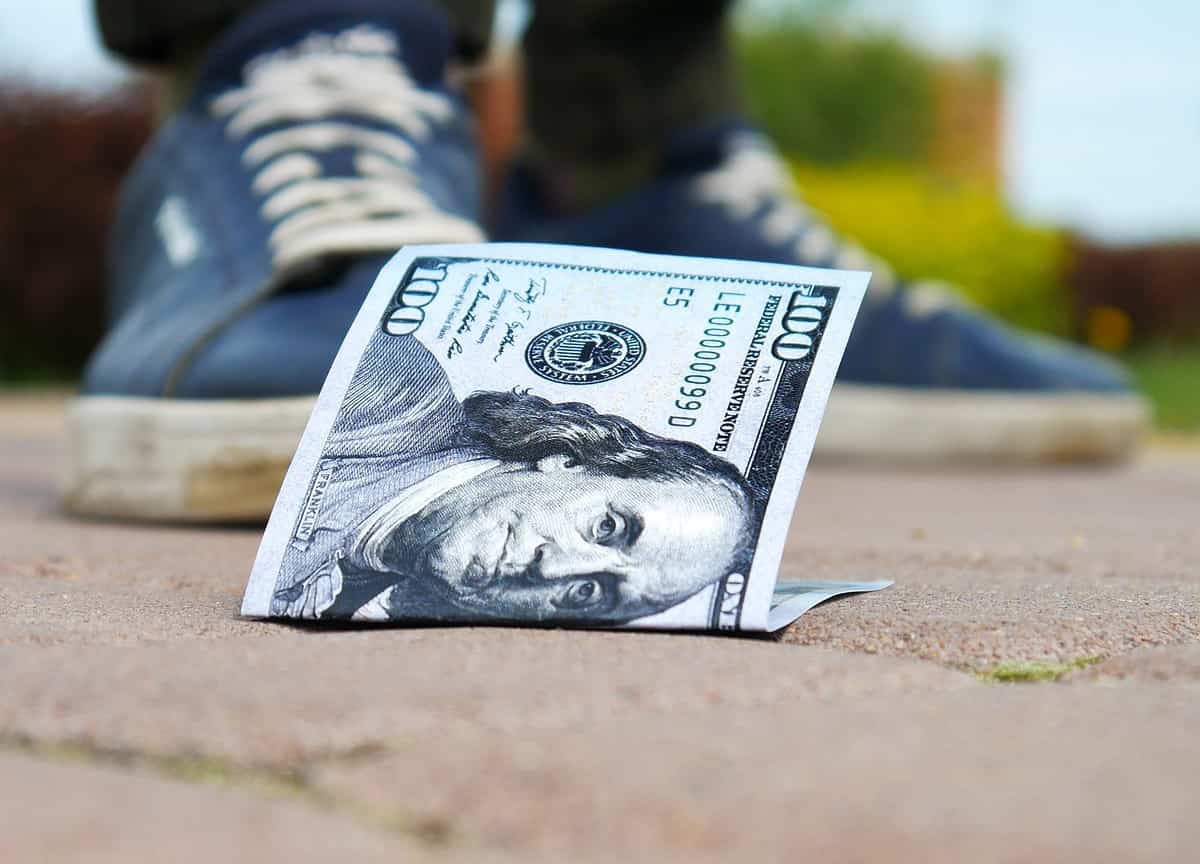The Woman Who Invested in Kindness, and Got 8X Back on Her Investment: The Dianne Gordons Story Finding money on the ground